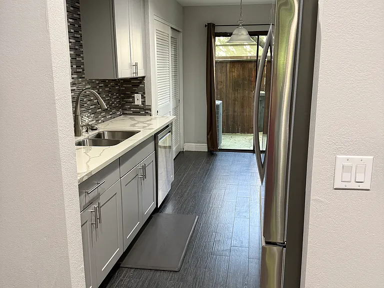 750 Lincoln Rd — Photo 6