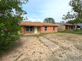 518 S Camp St, Uvalde, TX 78801