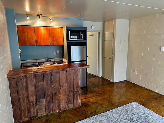 2nd image of 901 SW Saint Clair Ave #208