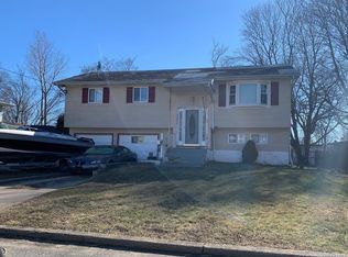 6 Dame St, Brentwood, NY 11717