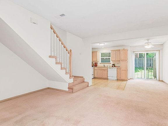 5th image of 1325 SE Lexington Ave