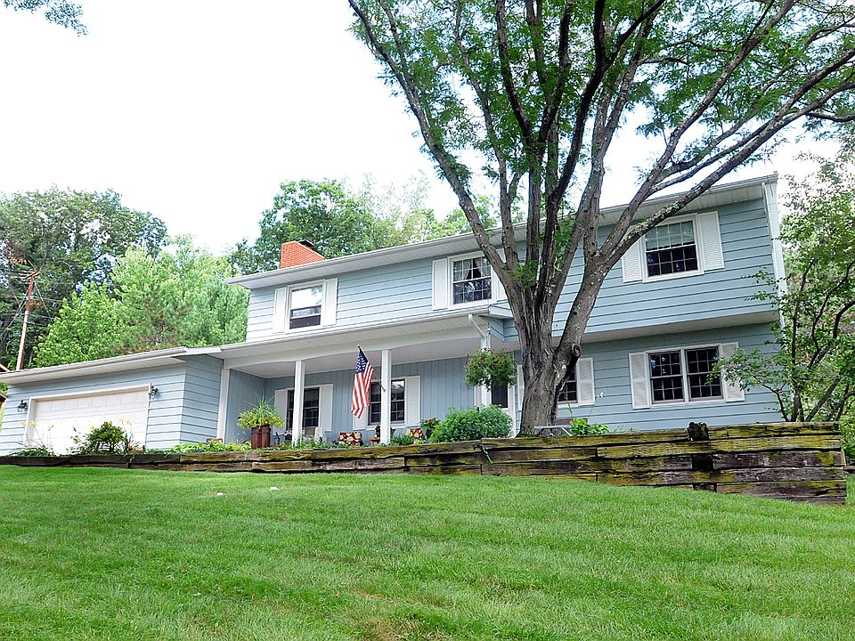 1st image of 10 Manor Dr