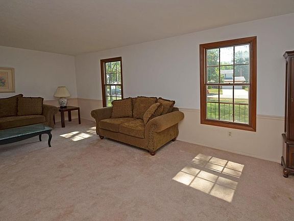 3rd image of 27346 Edgepark Blvd