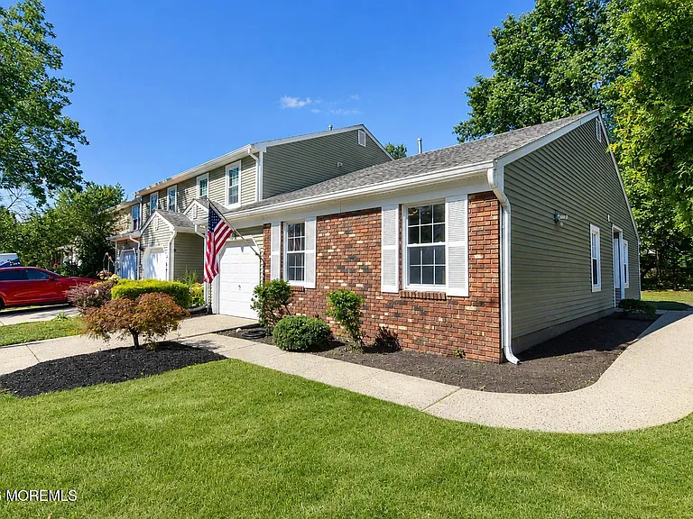 99 Oak Ln — Photo 34