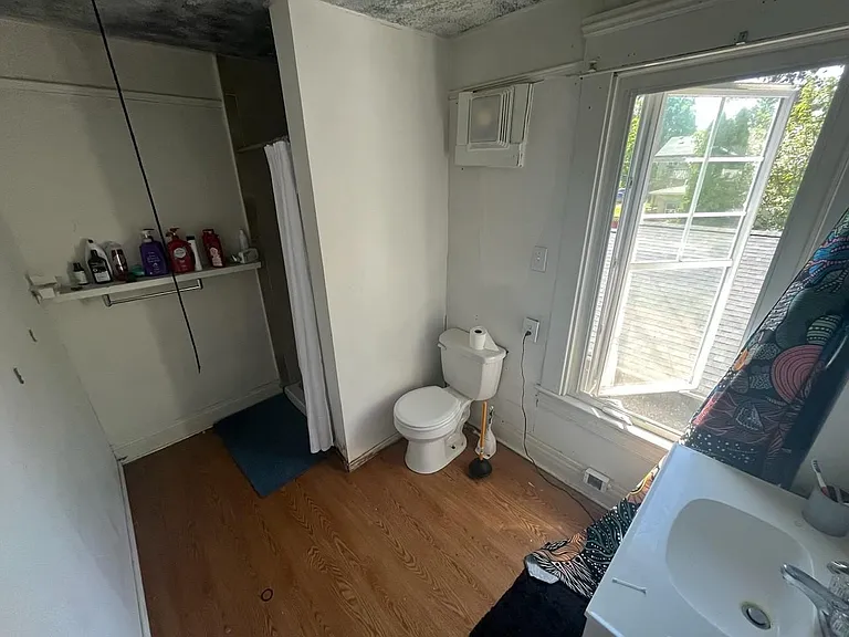 1628 Lincoln St — Photo 8