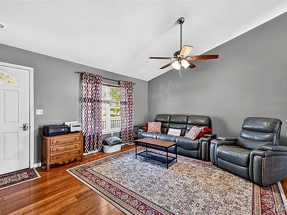 5th image of 106 Rottmann Dr
