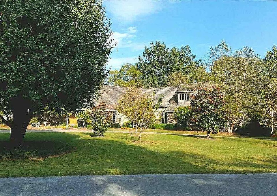 1st image of 2040 McCubbin Dr