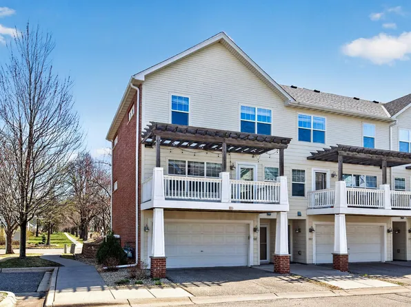1667 Arona St #8, Falcon Heights, MN 55108