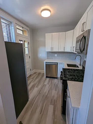 1620 W Cornelia Ave #3 Photo 1 1620 W Cornelia Ave #3 Photo 1