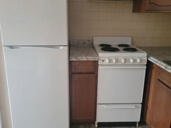 5th image of 1139 Thorndike St #12