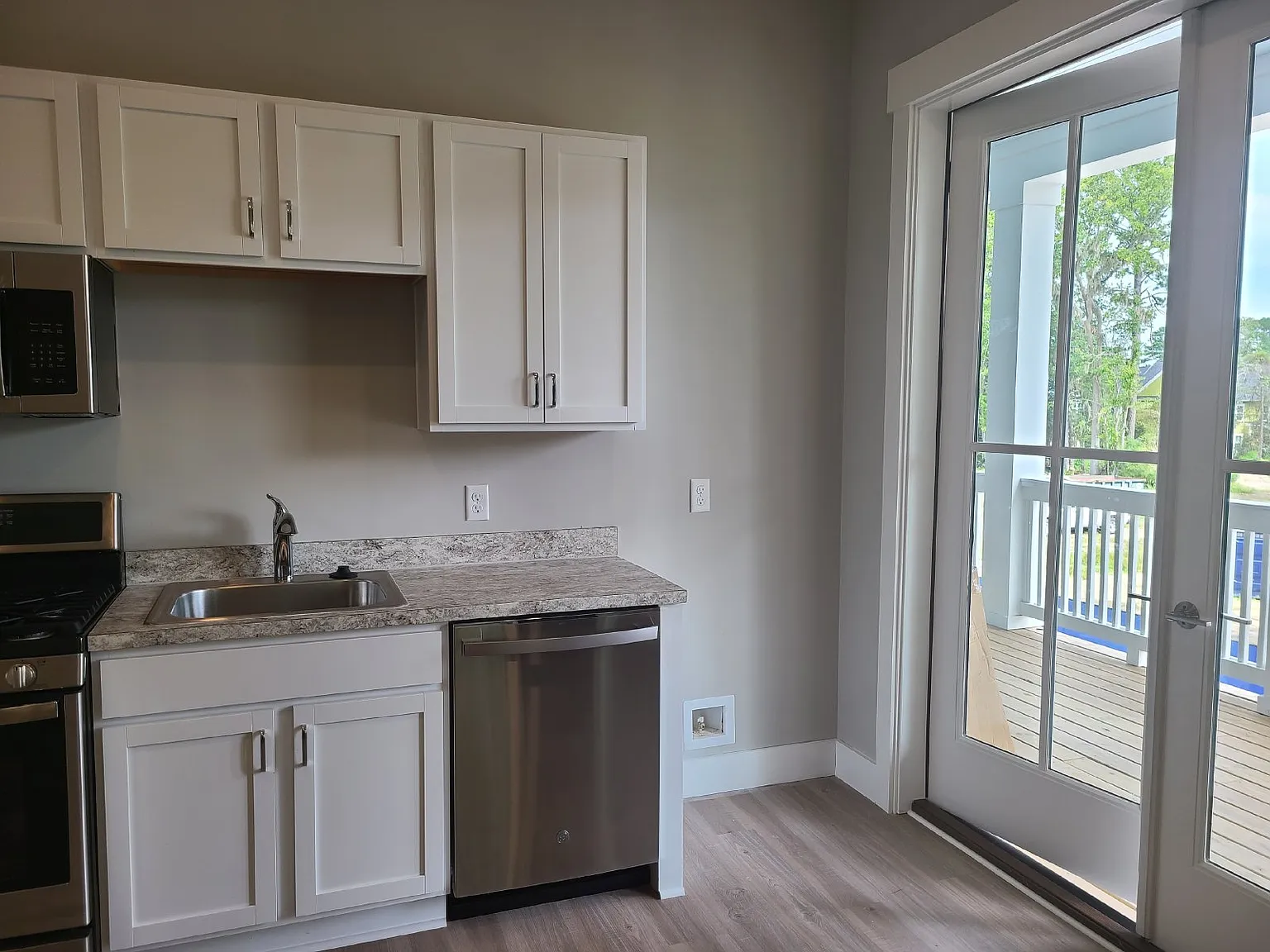 2 bed, 2.0 bath, 750 sqft, $1,795 — Photo 2