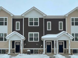 1451 Oakfield Ln, Pingree Grove, IL 60140