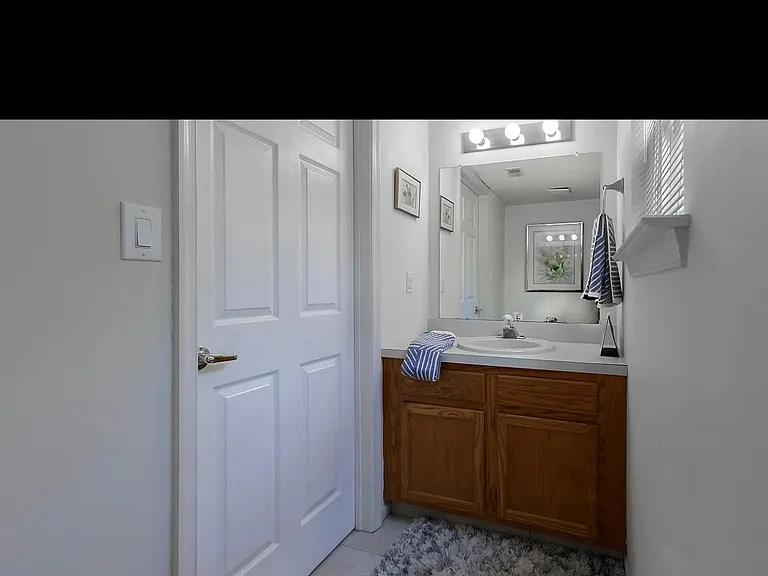 6404 Preston Way — Photo 2