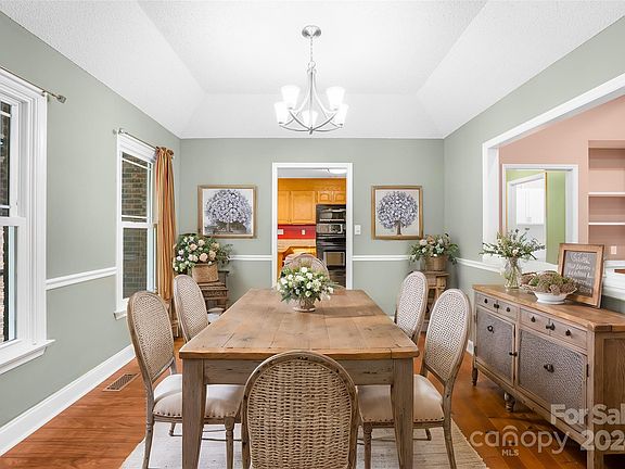 2nd image of 123 Country Creek Dr