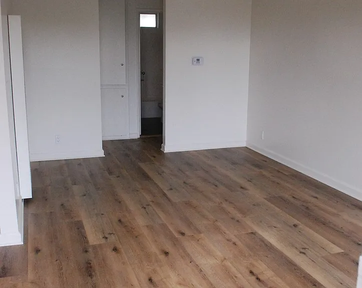 135-153 S Hemlock St — Photo 10