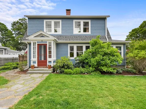 12 Essex St, Amesbury, MA 01913