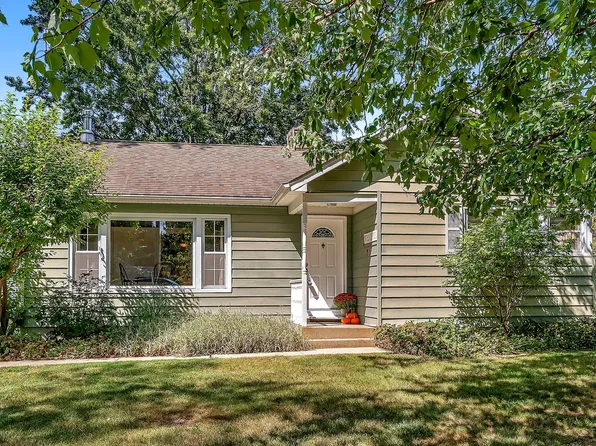 107 Greenway St, Joliet, IL 60435