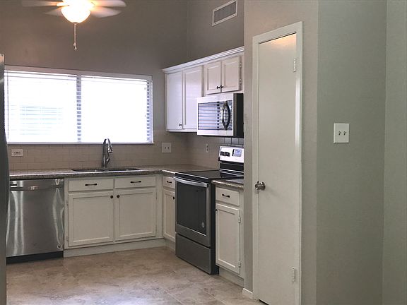 4th image of 906 Country Place Blvd