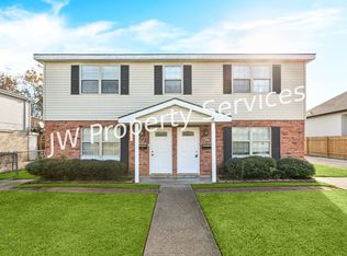 2201-2203 Octavia Dr, Chalmette, LA 70043