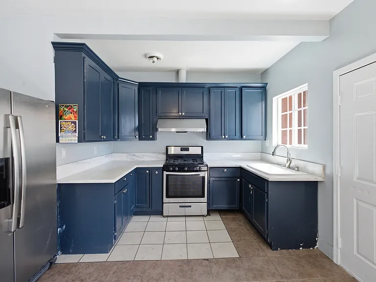1220 W 45th St #1/2 — Photo 5