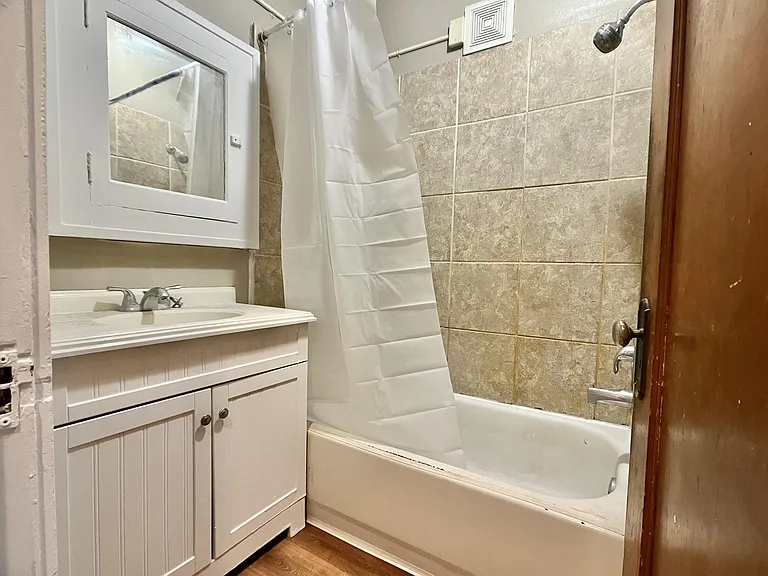 319 E Washington St — Photo 15
