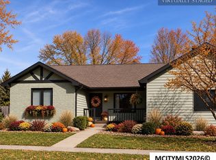 2166 Springview Dr, Mason City, IA 50401