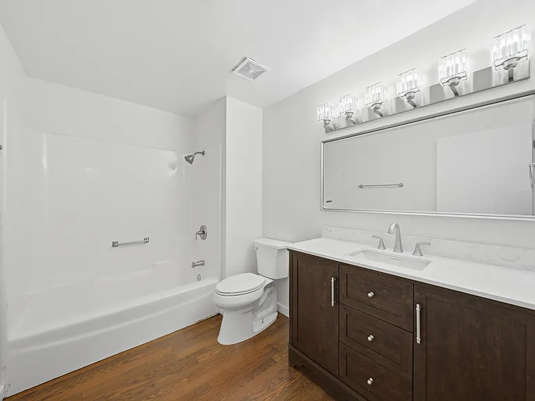 Common Bath 2