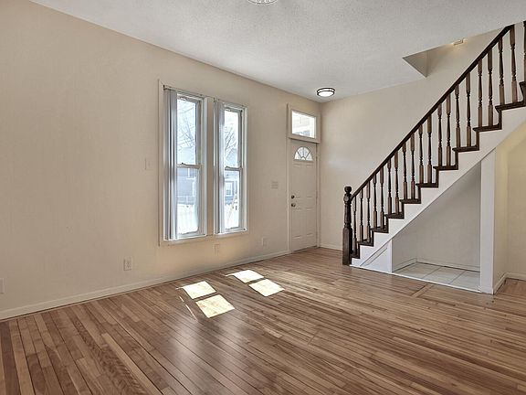 2nd image of 819 18th 1/2 Ave NE