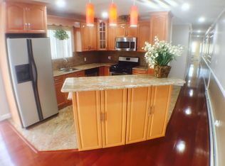 33-44 10th St #3, Queens, NY 11106