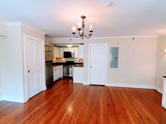 3rd image of 517 Dumaine St #2R