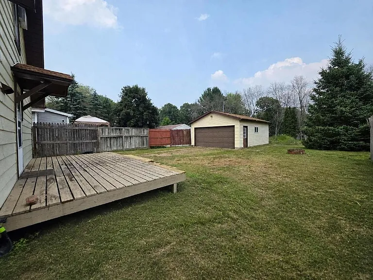 739 Churchill St — Photo 6