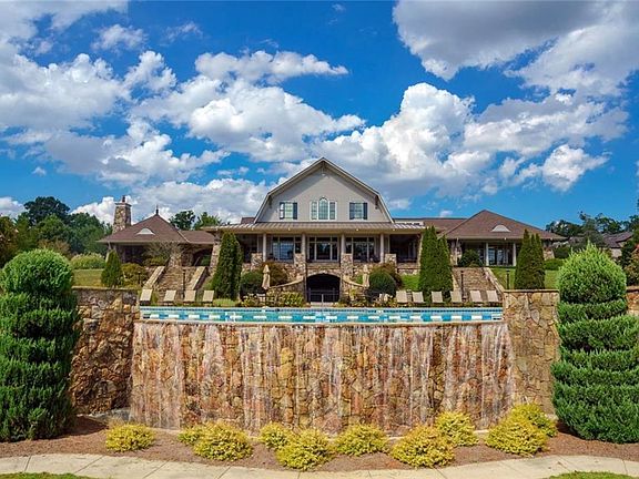 3rd image of 7423 Fireside Ln