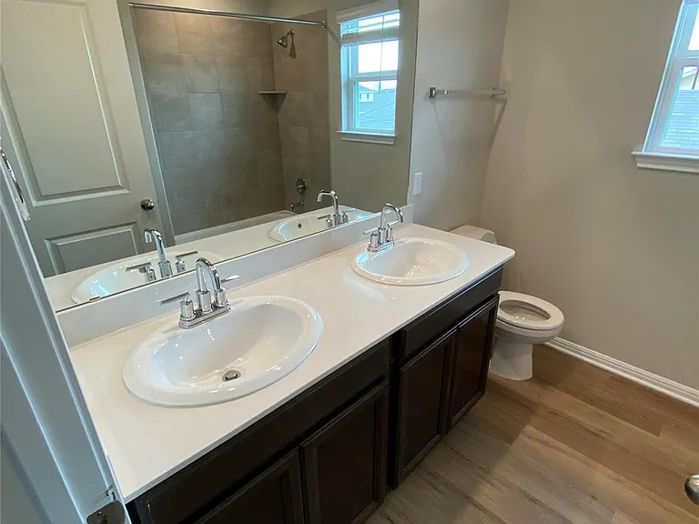 912 Main St — Photo 24