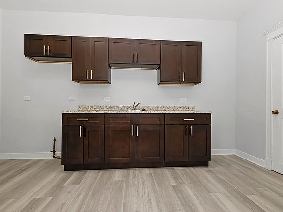 3rd image of 4352-58 S Indiana Ave #122-1