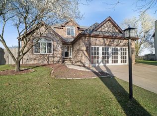 2501 Woodridge Pl, Champaign, IL 61822