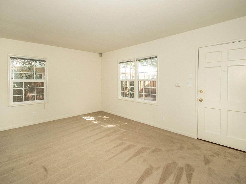 1st image of 496 Chiquita Ave #A