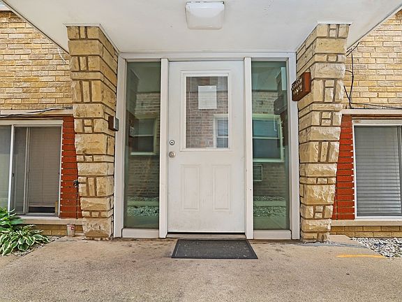 3rd image of 6043 N Northwest Hwy APT 6