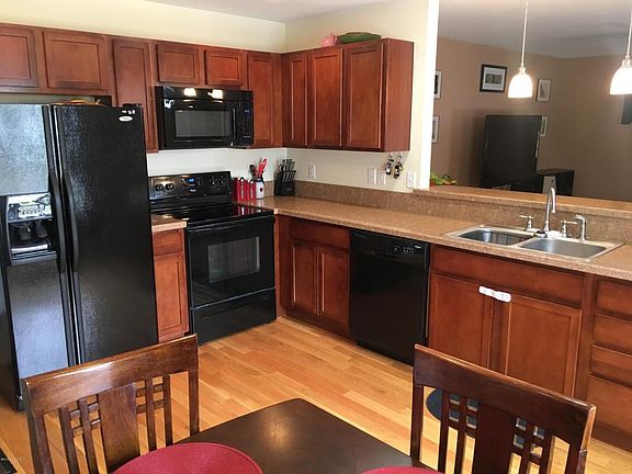 2nd image of 77 Orchard St