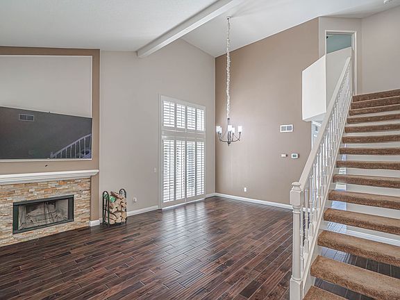 4th image of 23948 Bennington Dr