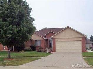 47848 Beacon Square Dr, Macomb, MI 48044