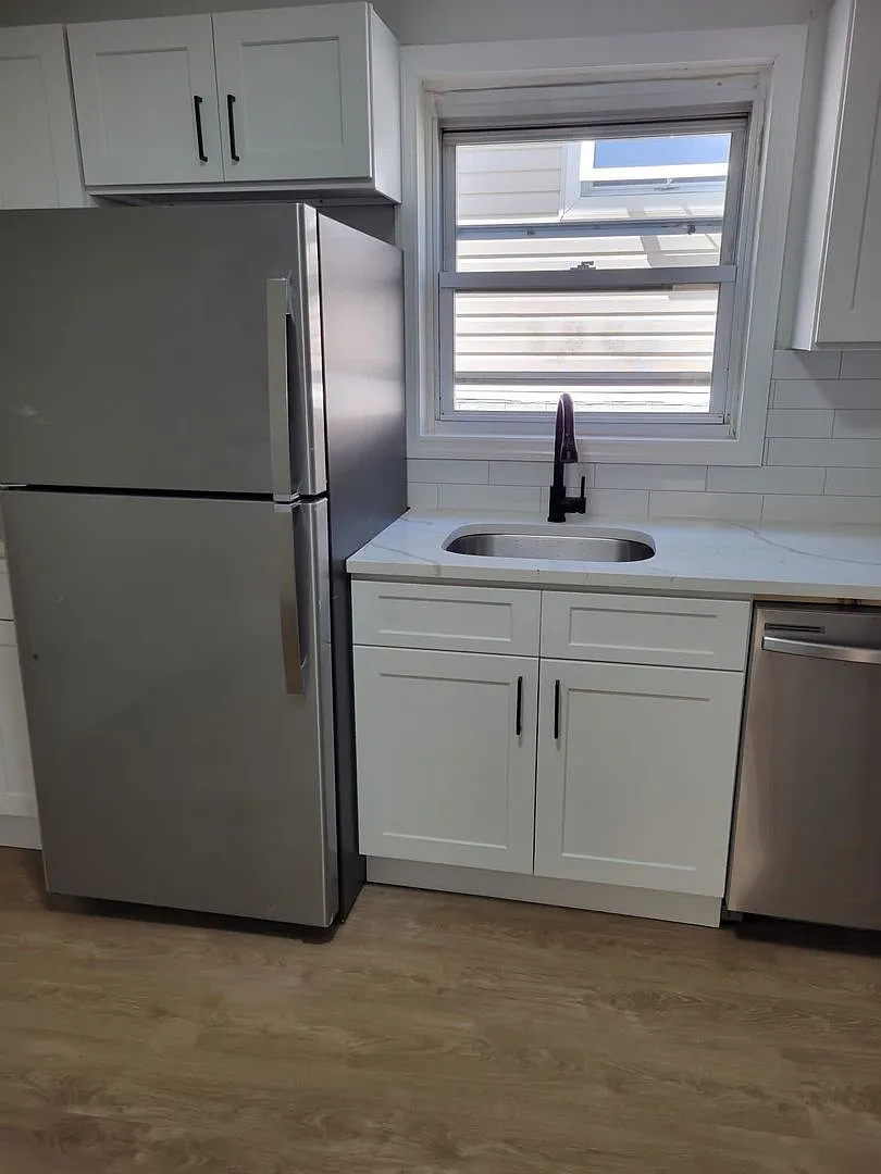 102 Evergreen Street — Photo 3