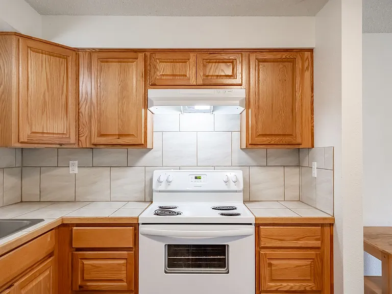 540-Oakvilla — Photo 18