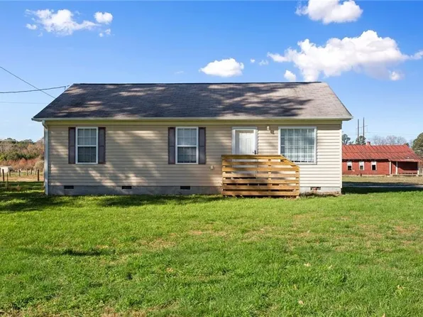 1093 Hosier Rd, Suffolk, VA 23434