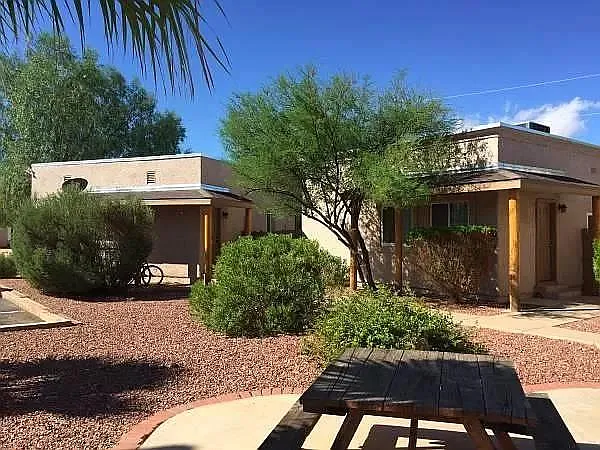 1 bed, 800 sqft, $1,200 — Photo 3