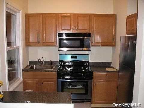 2nd image of 212 W Hudson St