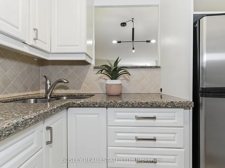 335 Lonsdale Rd #210 — Photo 14