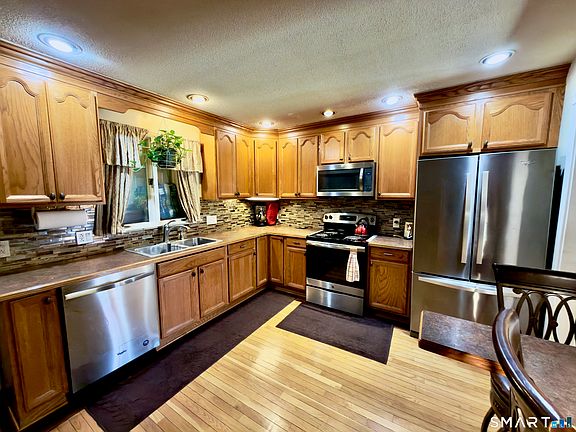 3rd image of 25 Greenfield Avenue