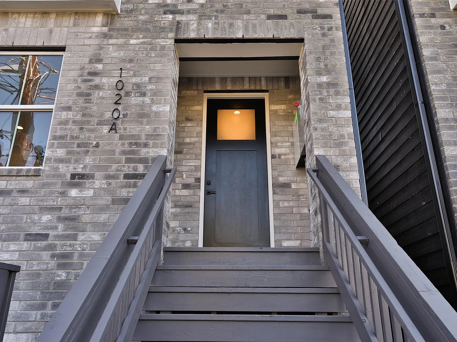 3 bed, 3.5 bath, 2050 sqft, $3,700 — Photo 3