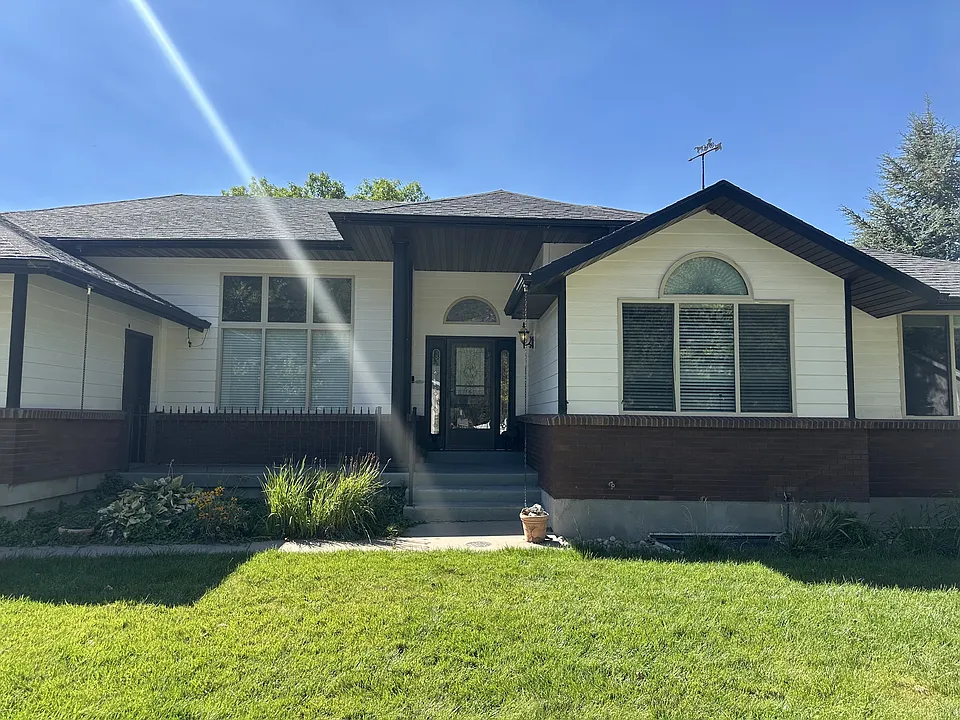 1357 N 2350 E