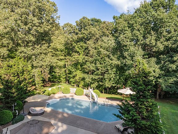 5th image of 270 Stone Ln